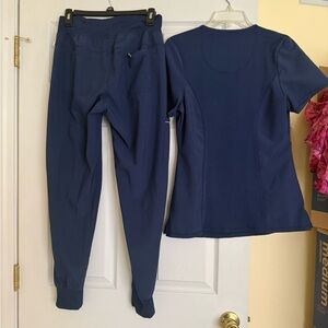 Cherokee Size Small infinity Scrub set